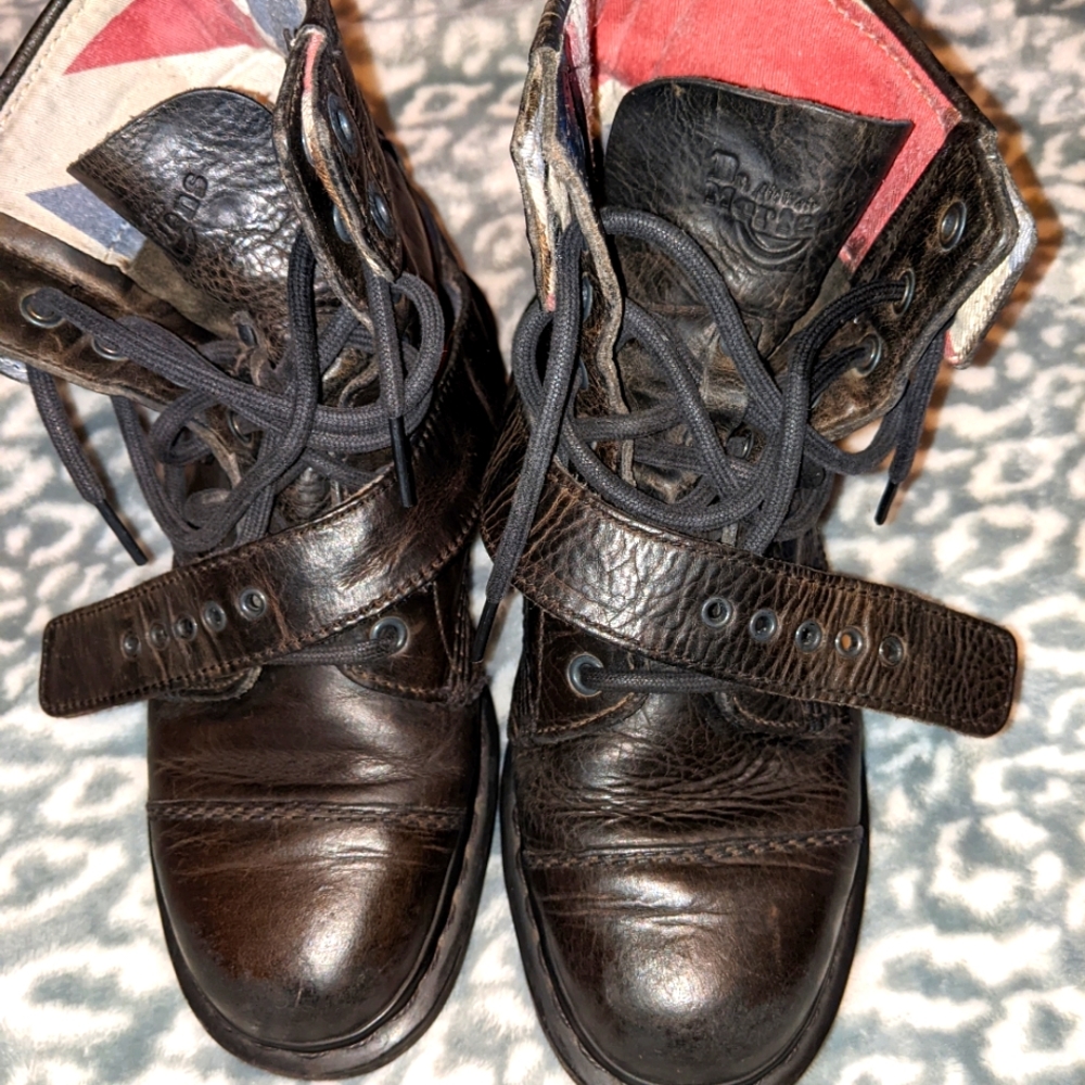 rare dr marten 8 eye ankle triumps size 7